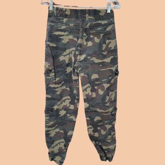 EXCLUSIVE OFFER! Dive into a Treasure Trove of Size 8/M Garments - Picture 5 of 15